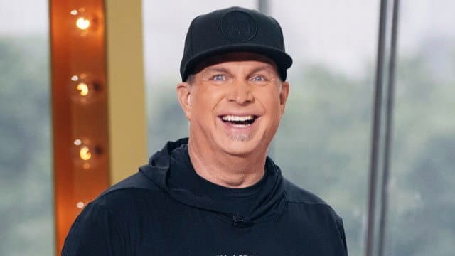 Still from Garth Brooks, Kenan Thompson