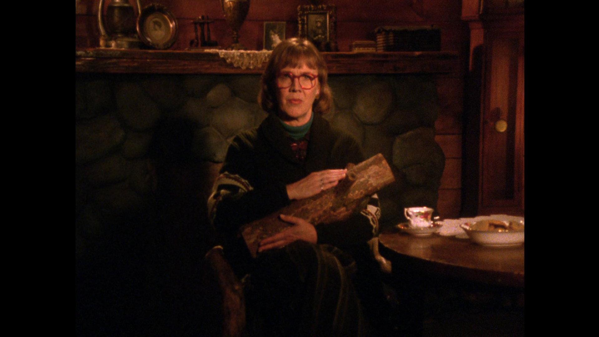 Still from Log Lady Introduction - S01E08