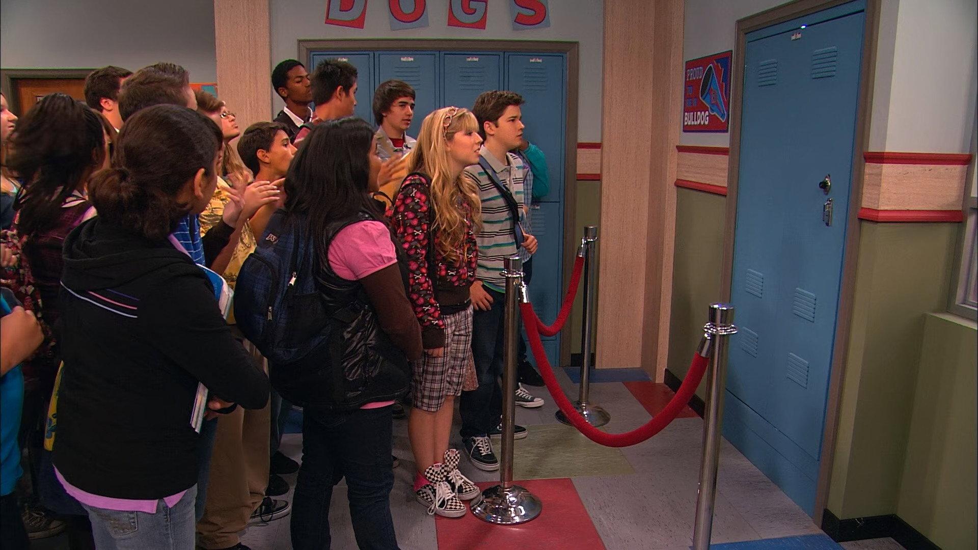 Still from iMust Have Locker 239