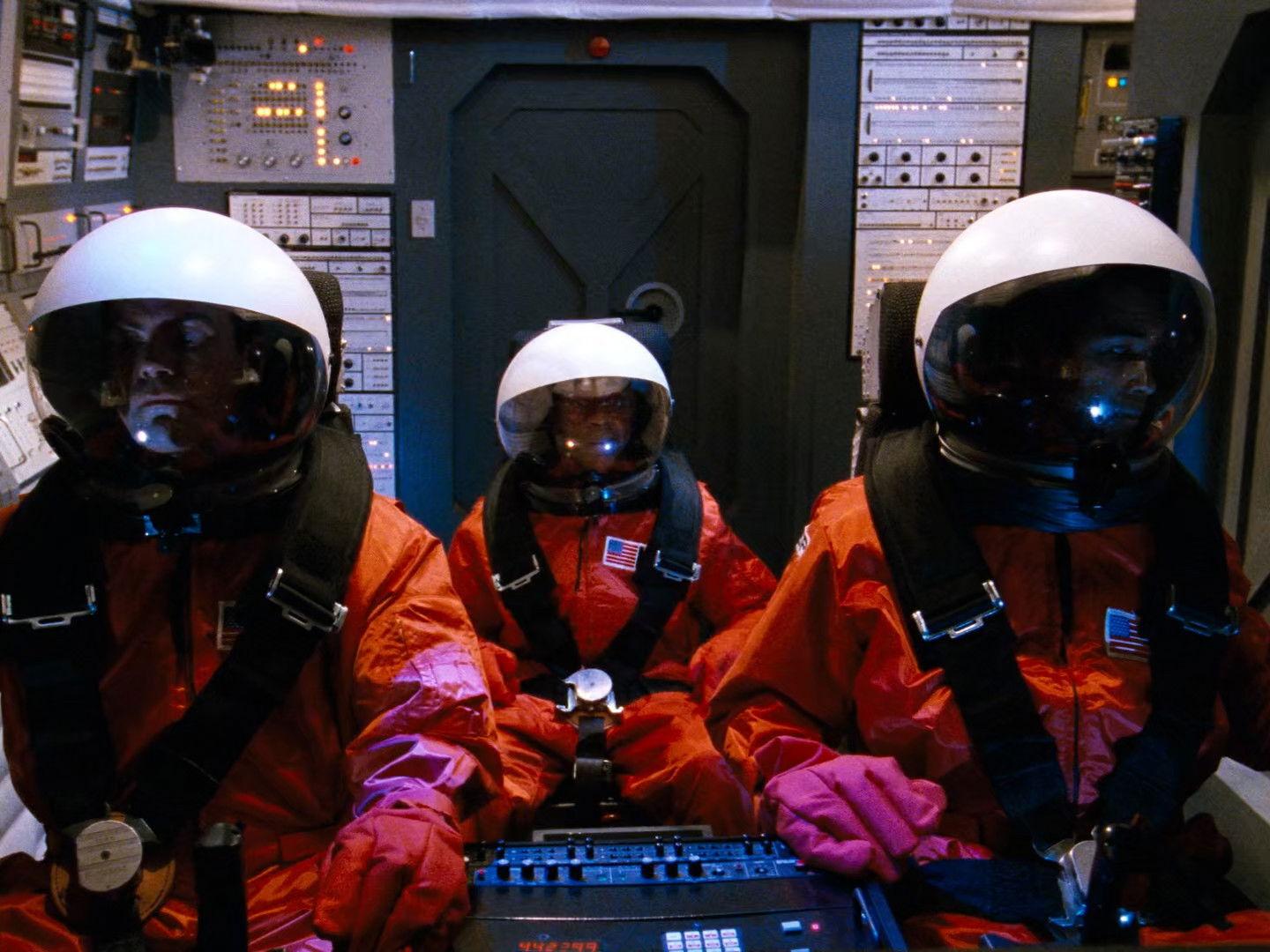 Still from Lost in Space (1)