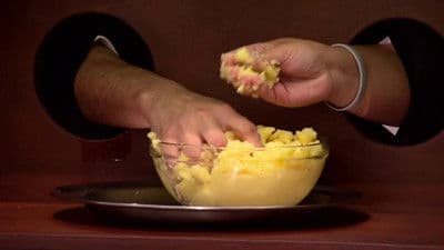 Still from 7 Chefs Compete (1)