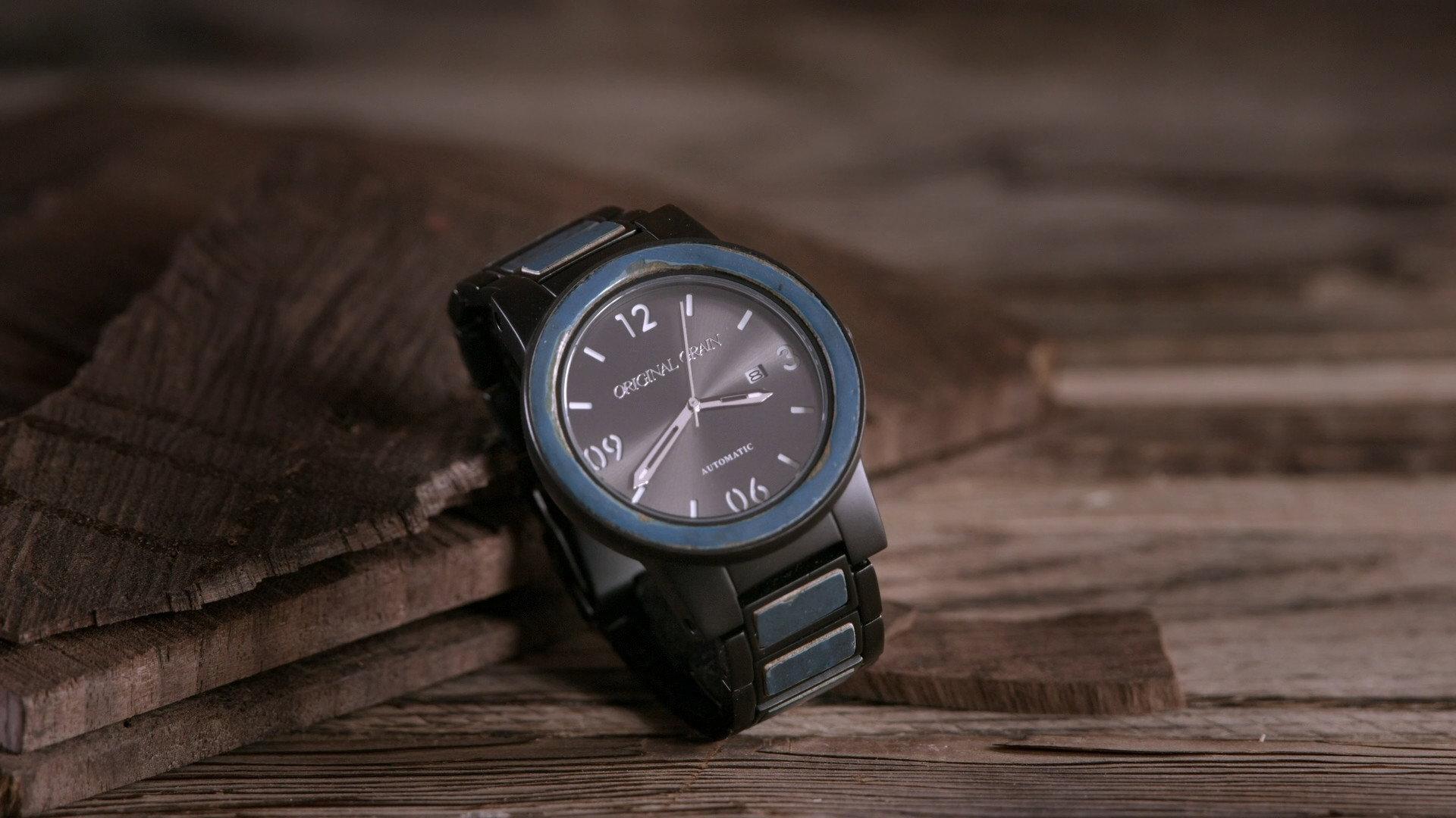 Still from Wood Watches, Steel Bicycles, Raw Pet Food, Replica Police Lanterns