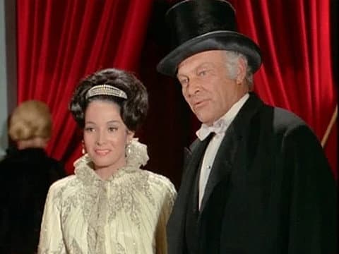 Still from Too Many Chiefs