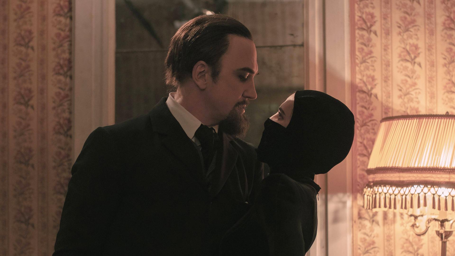 Still from Hypnotic Eyes