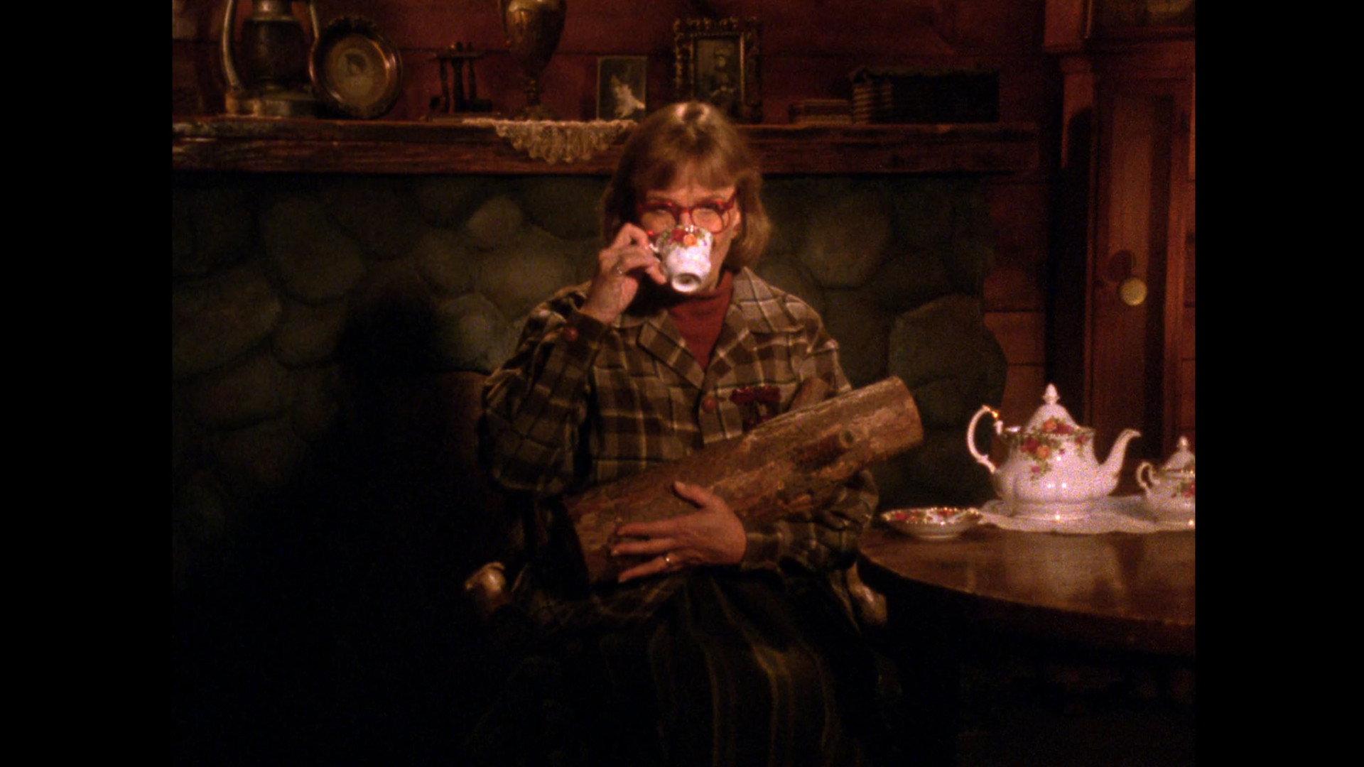 Still from Log Lady Introduction - S02E08