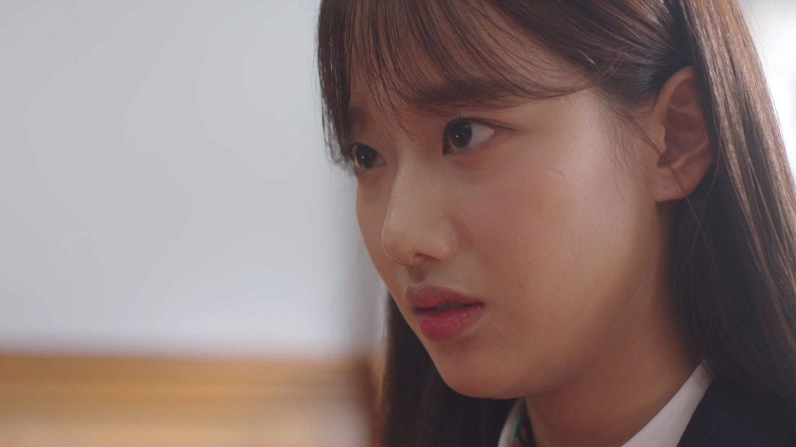 Still from Something Seems off about Ju Da