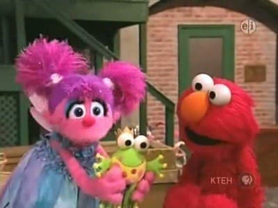 Still from Elmo Shows Abby How to Pretend