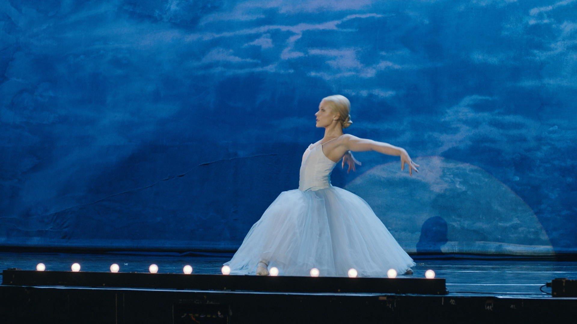 Still from Prima