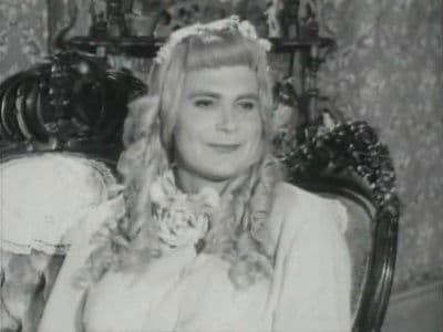 Still from Elly Races Jethrine