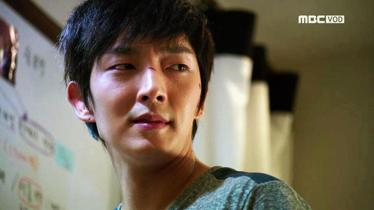 Still from Episode 12 - Moon Il-seok, I am arresting you.