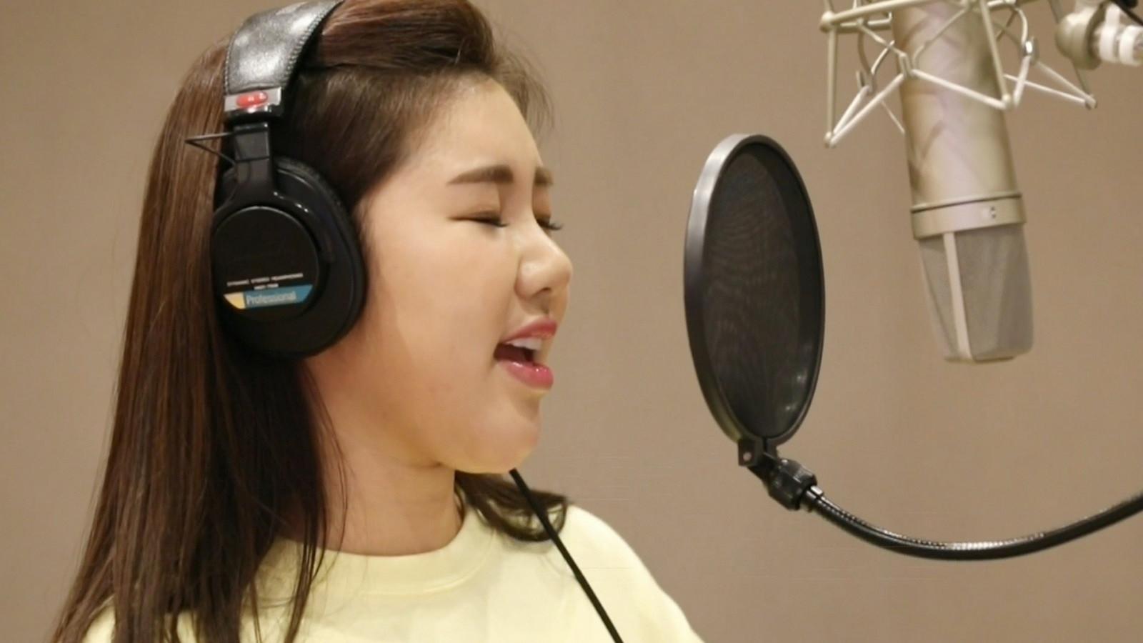 Still from Bbong For Yoo (18) X Yoo-Chestra (3)// Indoor Concert (2)