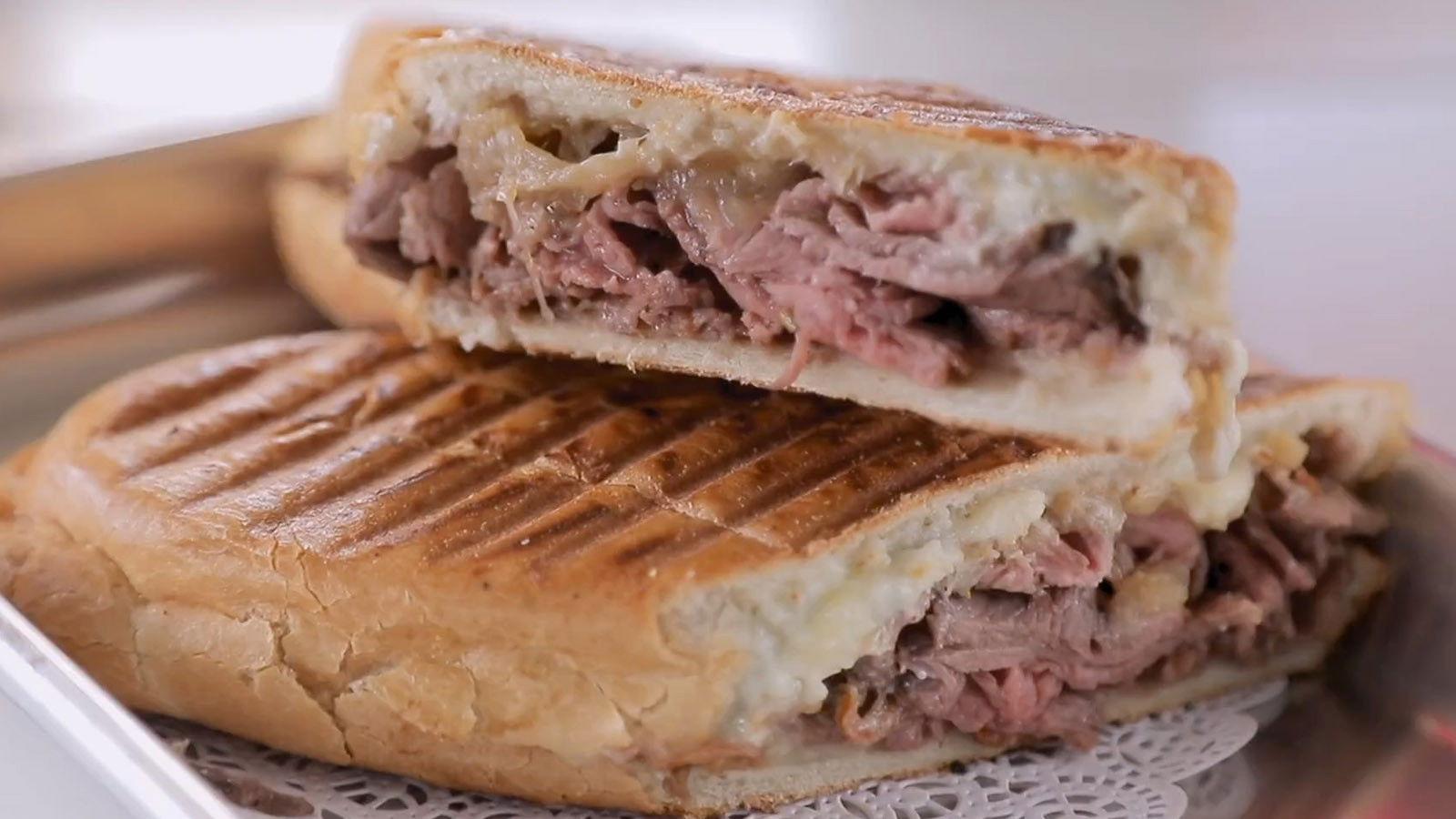 Still from Triple D Nation: Street Food, Sandwiches and Soup