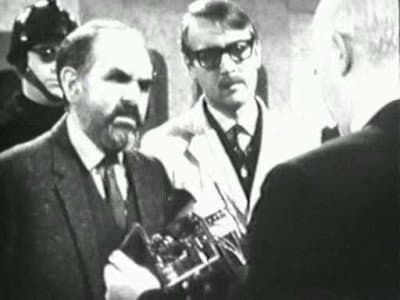 Still from The Invasion (6)