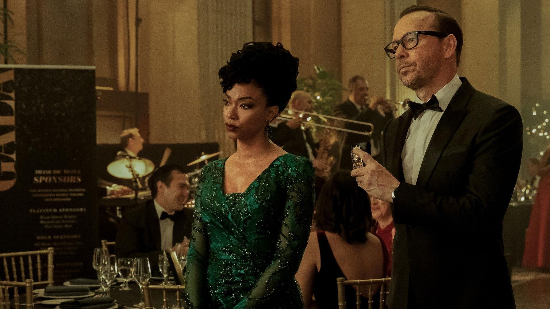 Still from Baggage Claim