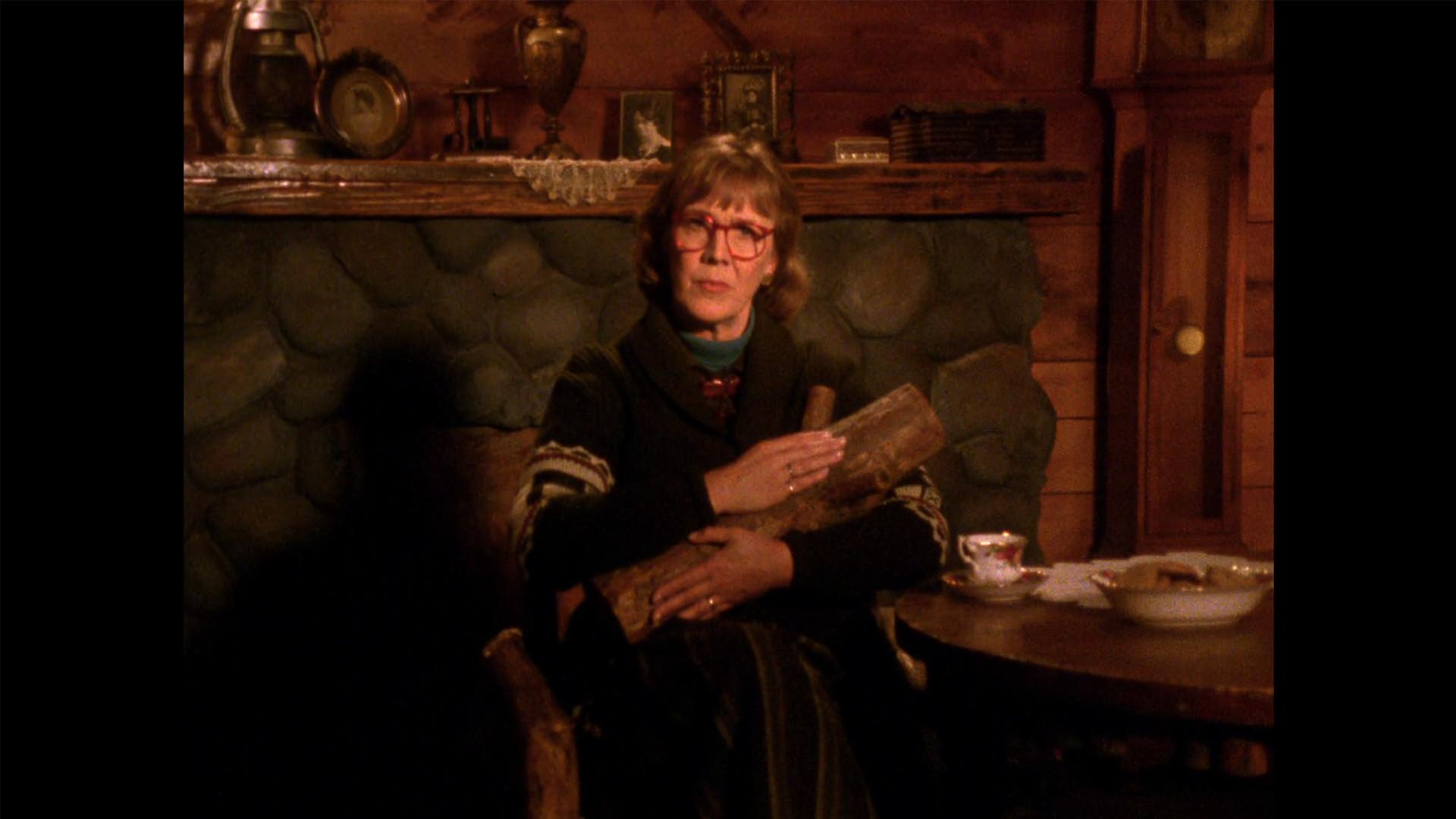 Still from Log Lady Introduction - S01E02