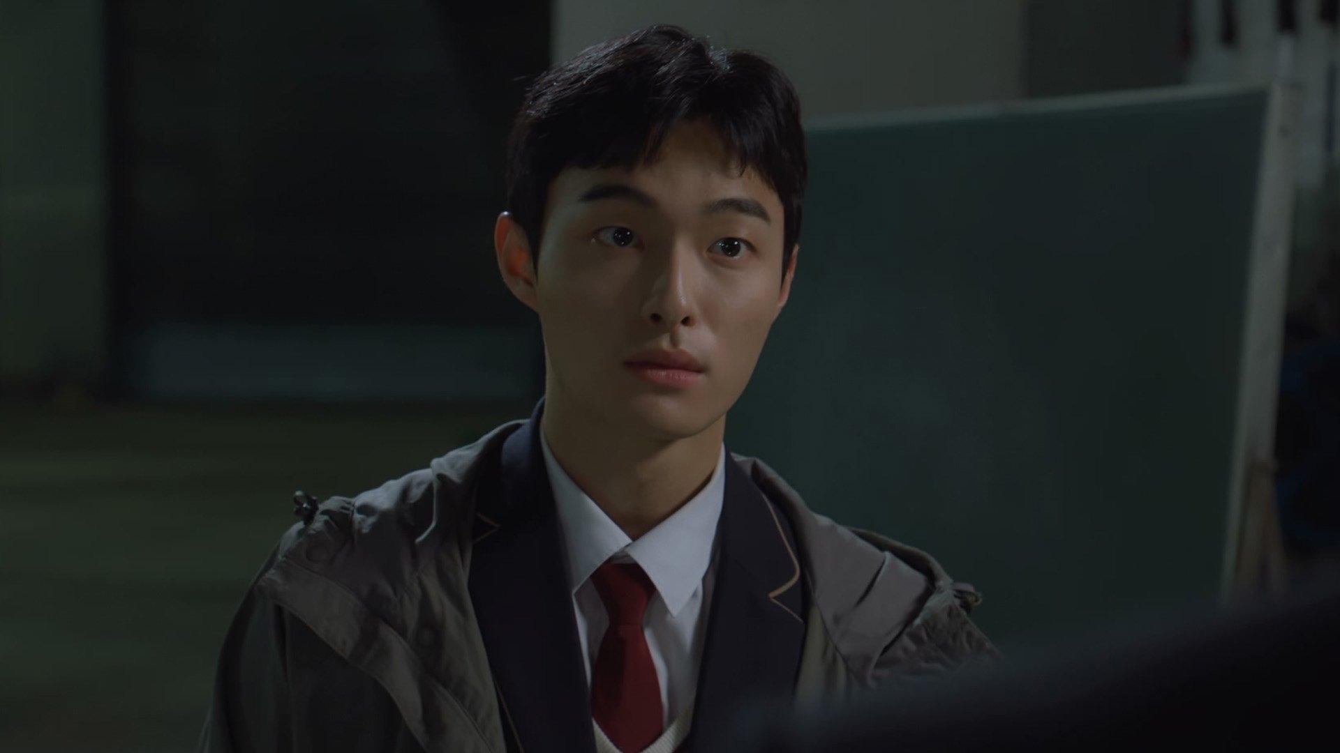 Still from Yi Heon Warns Dong Soo