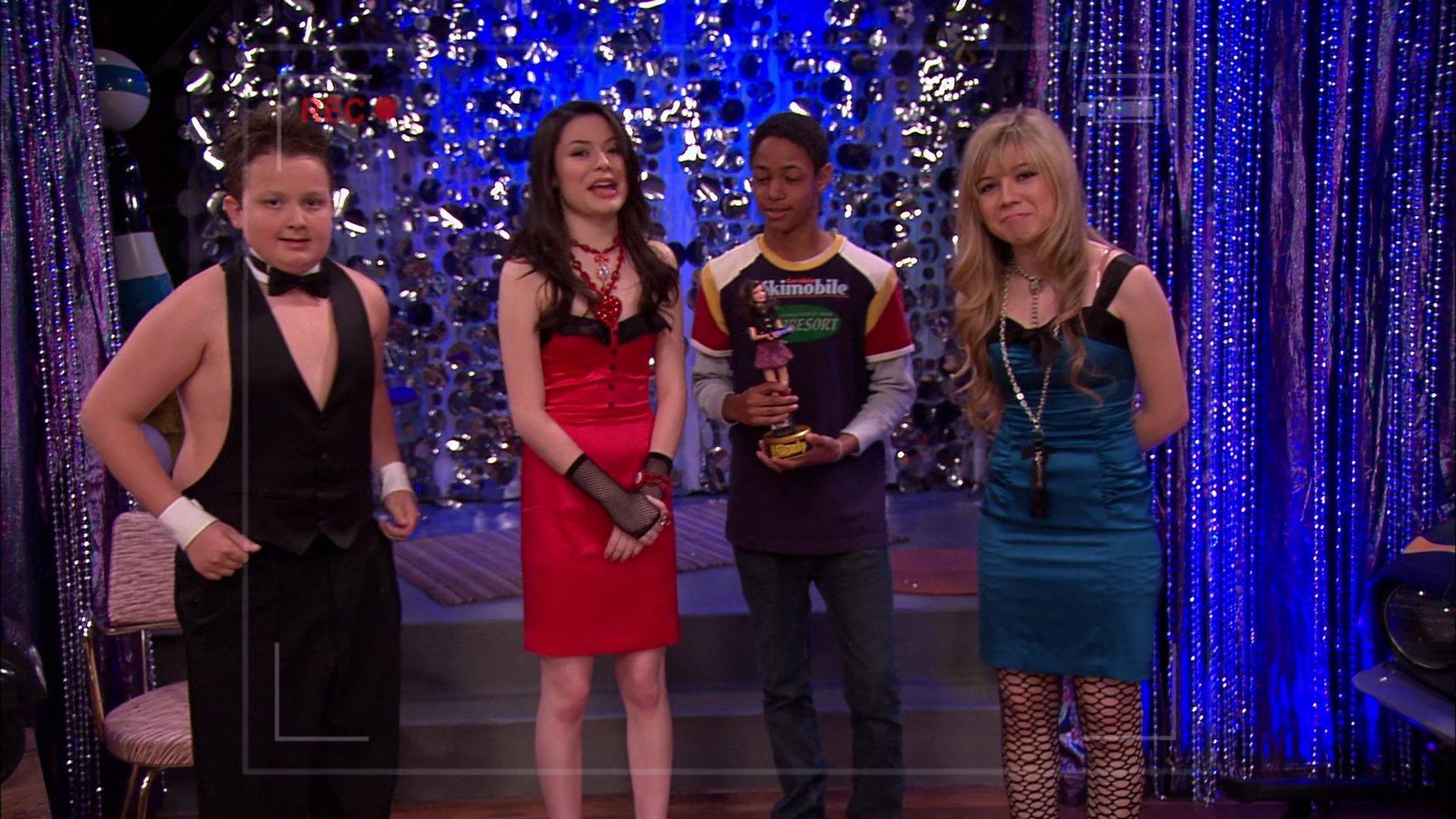Still from iCarly Awards