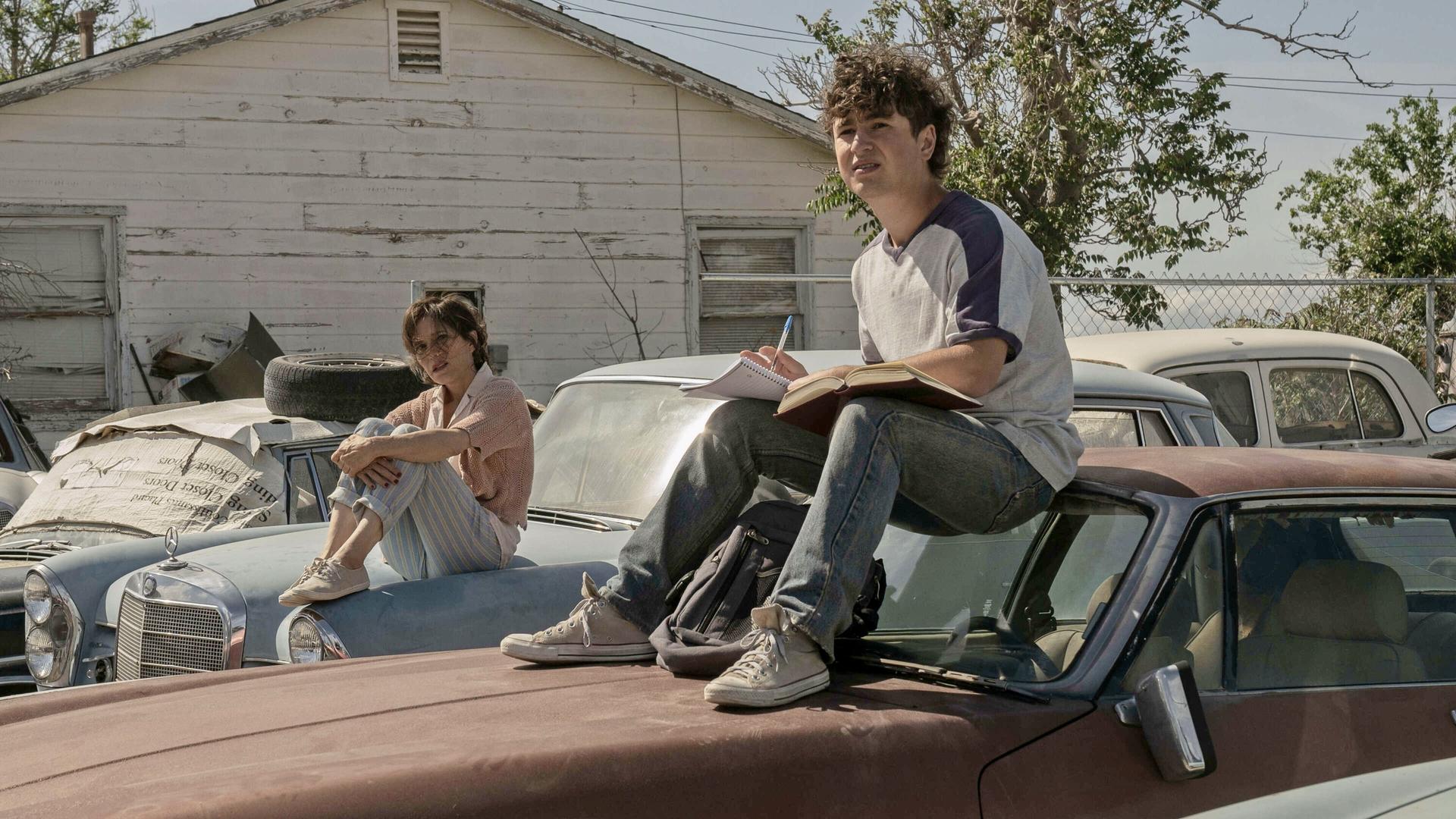 Still from Sunday Girl