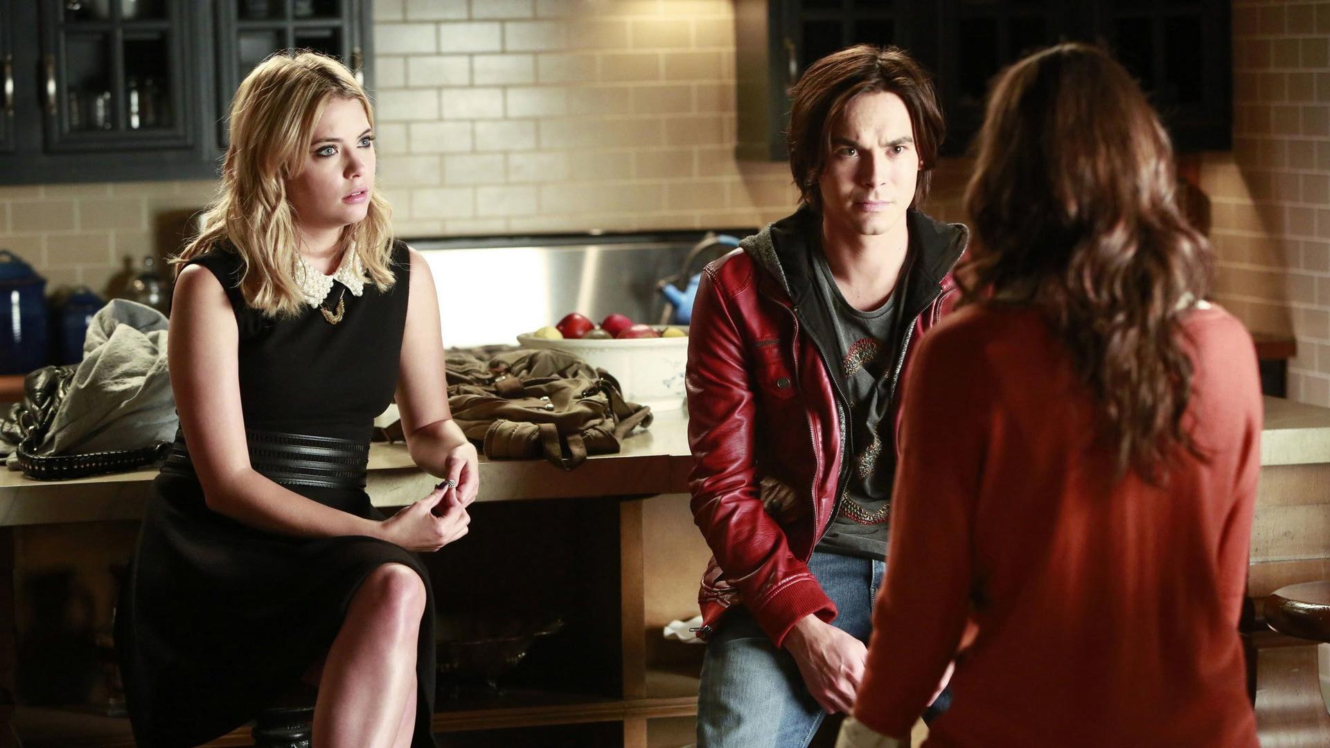 Still from The Mirror Has Three Faces
