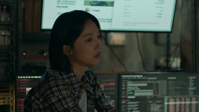 Still from Scam or Be Scammed
