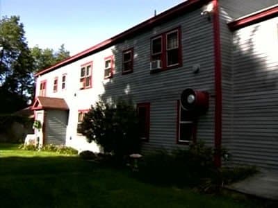 Still from New Boston Inn / Gloria's House