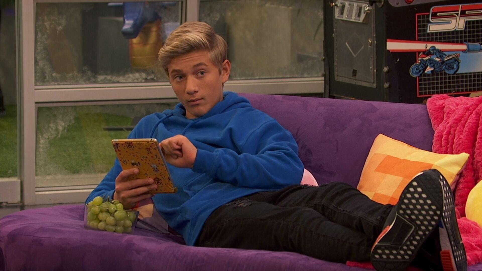 Still from Babe Loves Danger