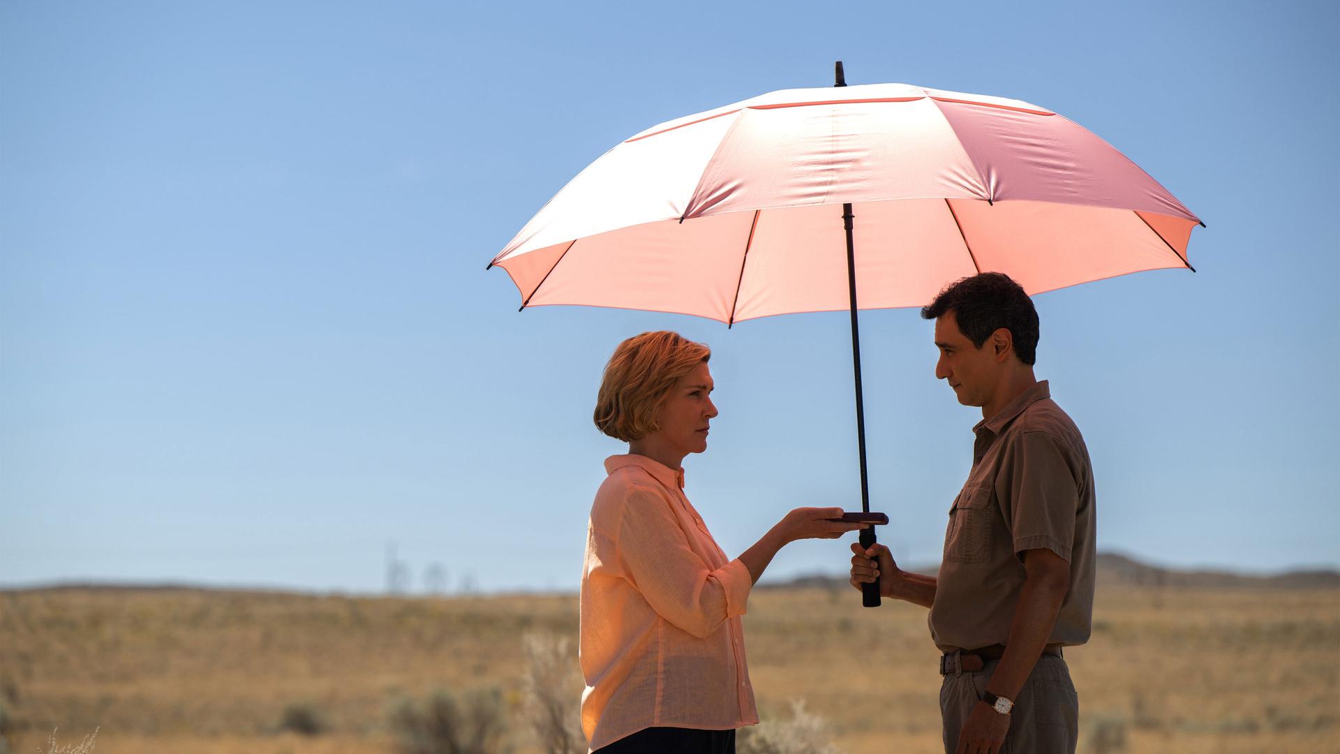 Still from La Chica o El Mundo