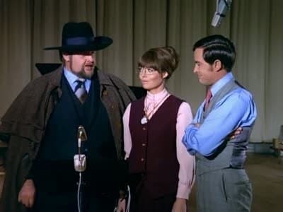 Still from Moonlighting Becomes You