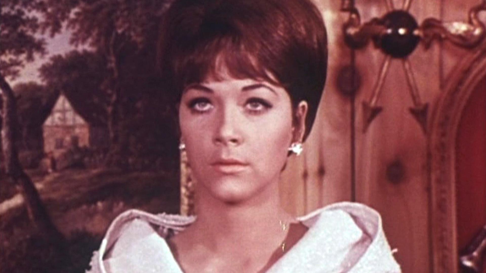 Still from Introducing Linda Thorson as Tara King
