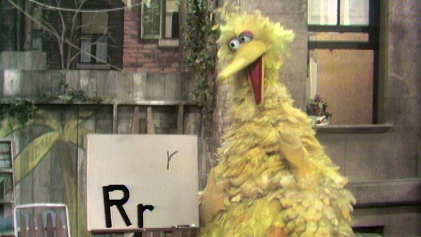 Still from Big Bird Draws Letter R's (0123)