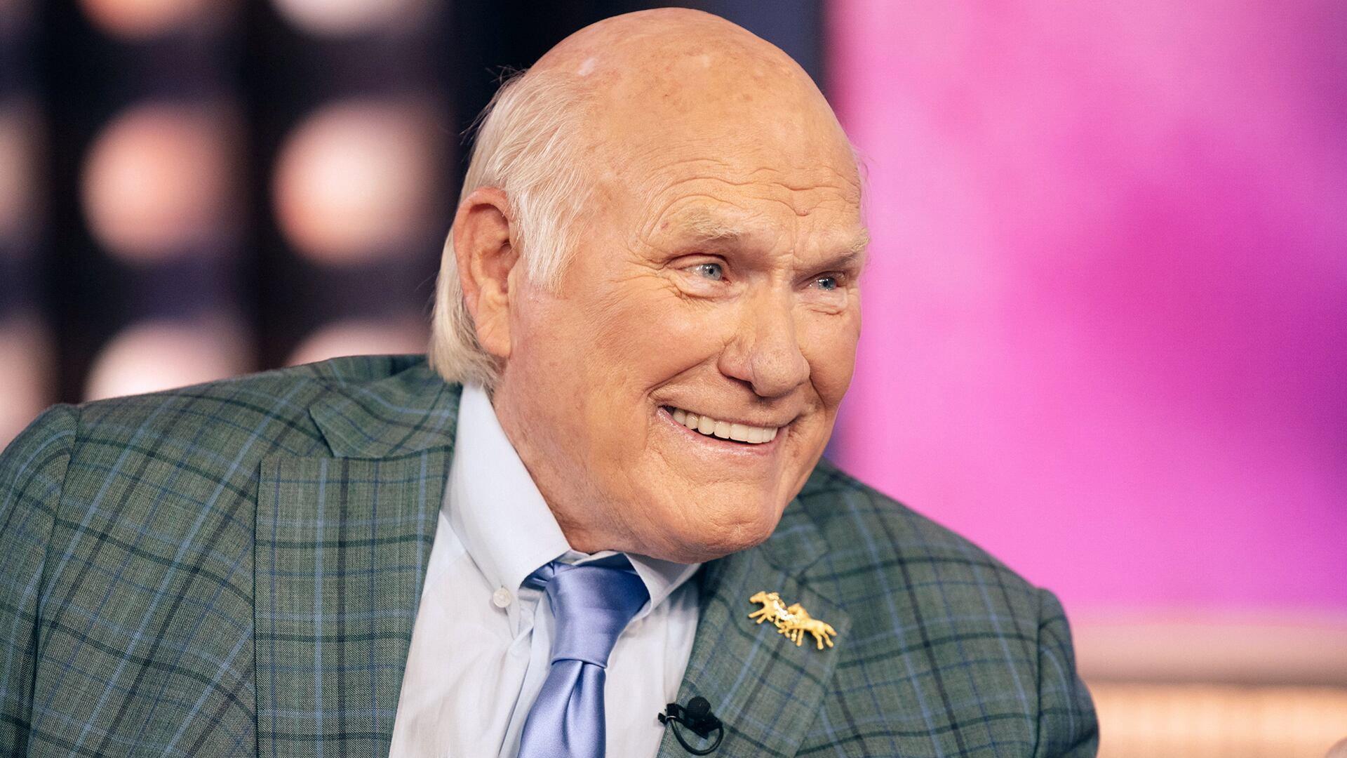 Still from Terry Bradshaw, DeWanda Wise, Chef Curtis Stone, Grace Bowers