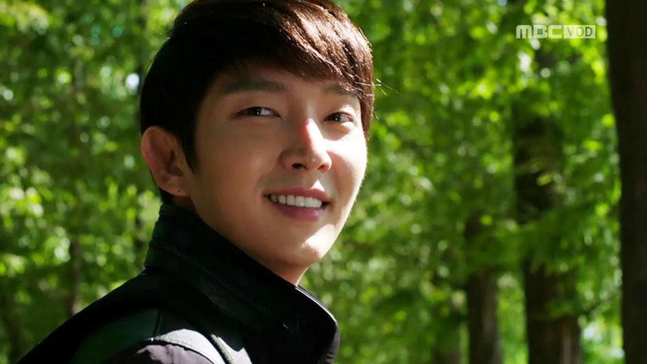 Still from Episode 16 - Even if I have to die, I must catch Moon Il-seok!