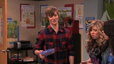 Still from iOMG