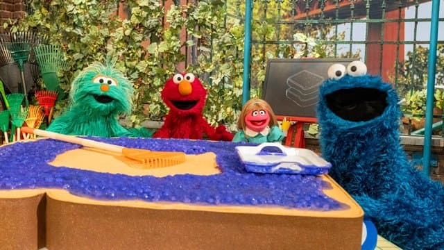 Still from A Snuffy-Sized Sandwich