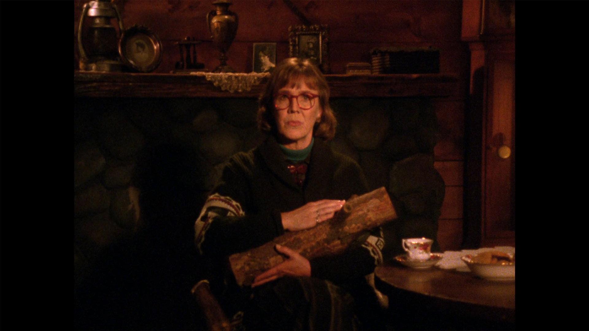 Still from Log Lady Introduction - S01E04