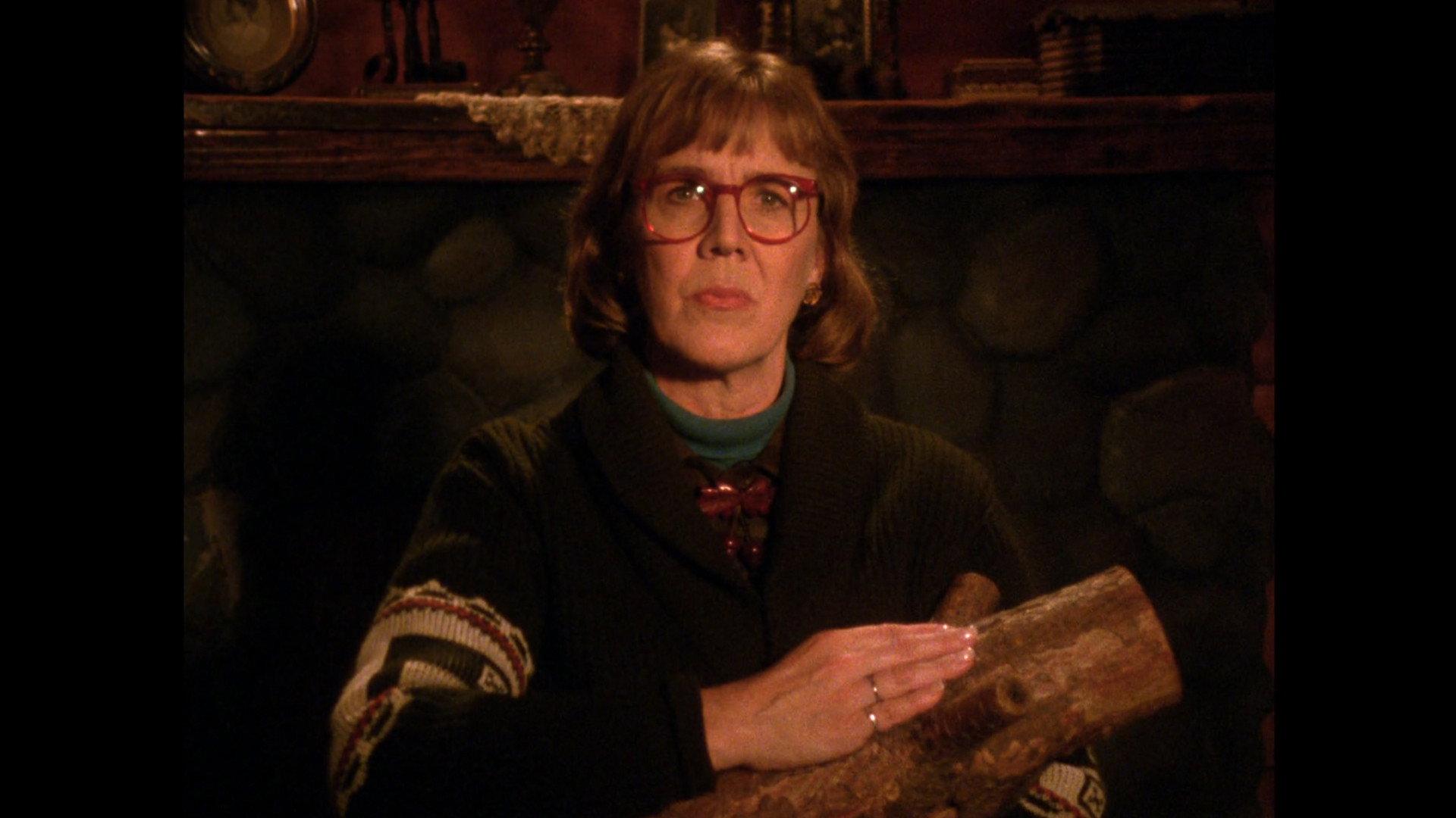 Still from Log Lady Introduction - S01E06