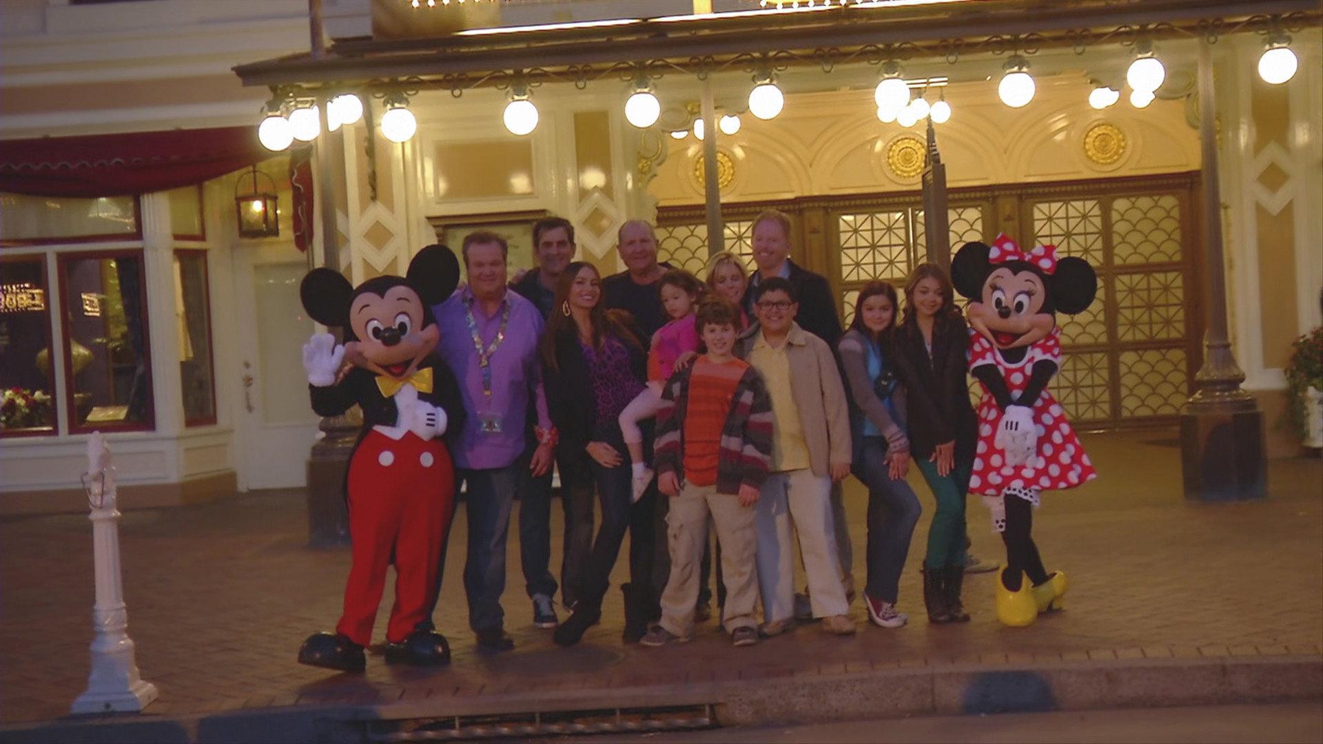 Still from Modern Family Goes to the Disneyland Resort