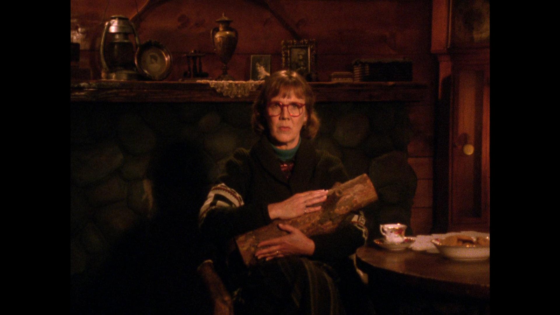 Still from Log Lady Introduction - S01E03