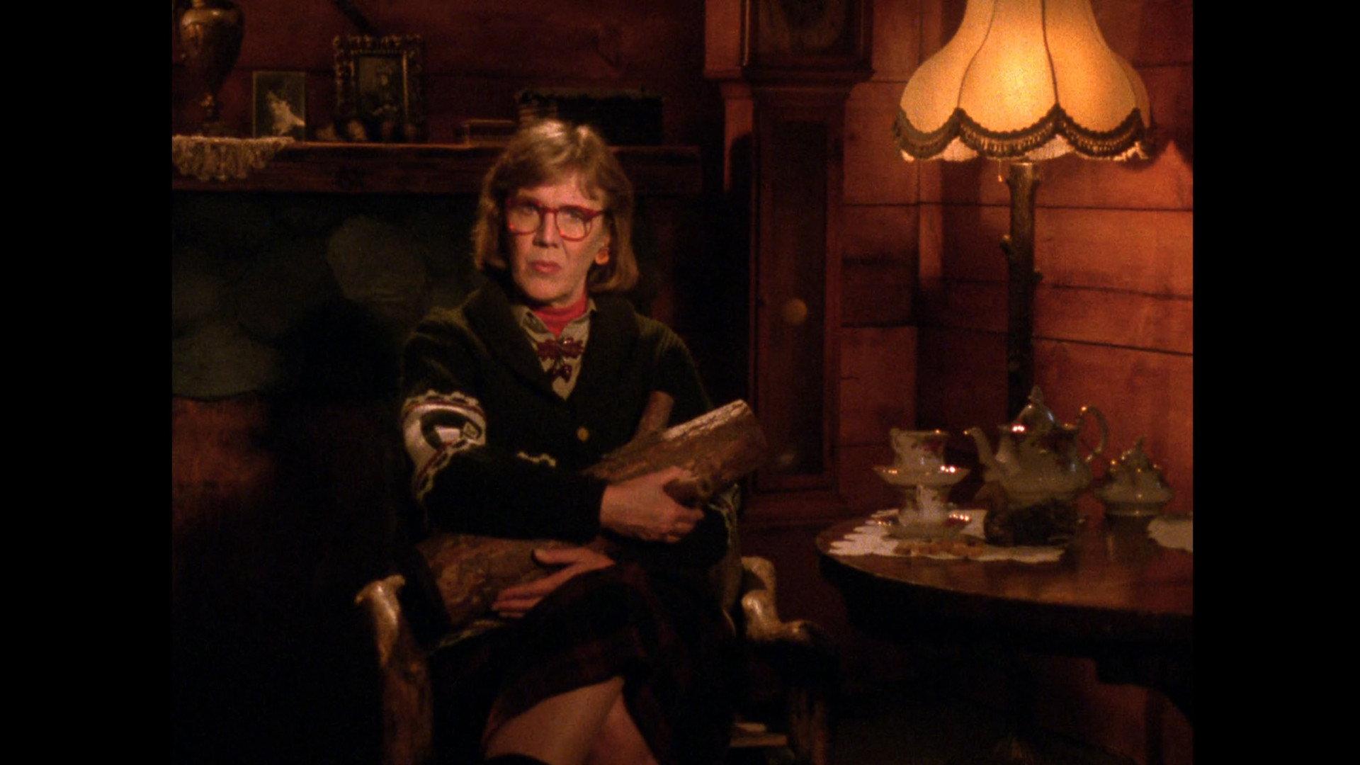 Still from Log Lady Introduction - S02E17