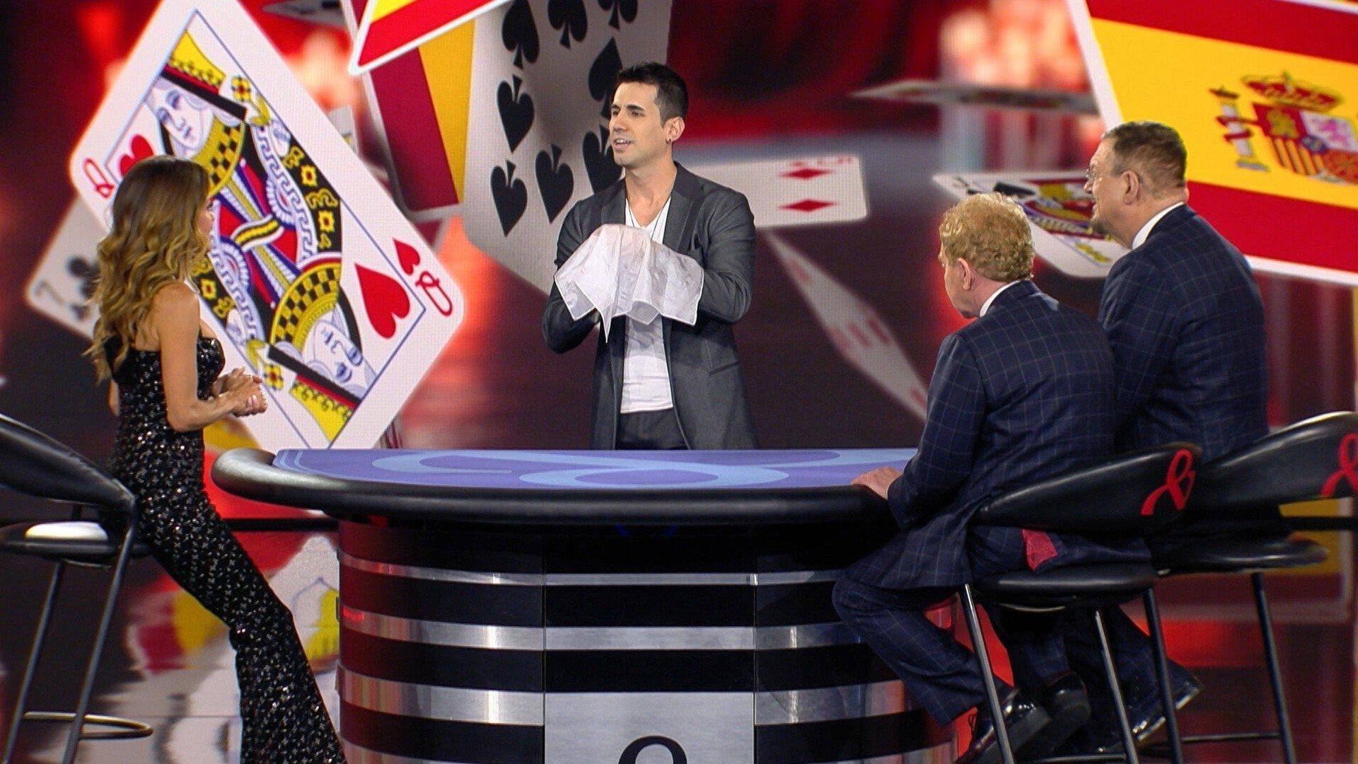 Still from Penn & Teller vs. A Magic Hamster