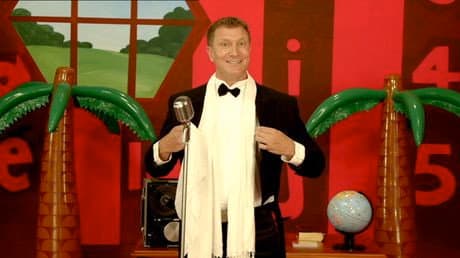 Still from Simon the Opera Singer