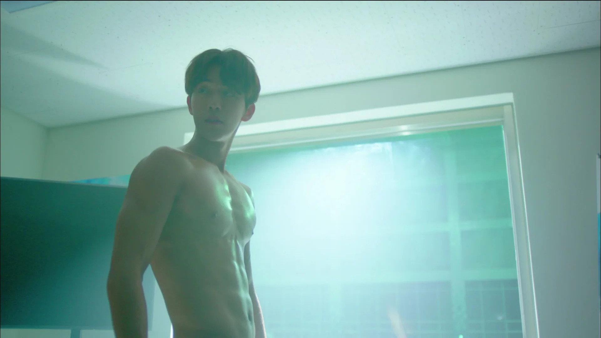 Still from Long Tails Either Get Caught or Get Stepped on