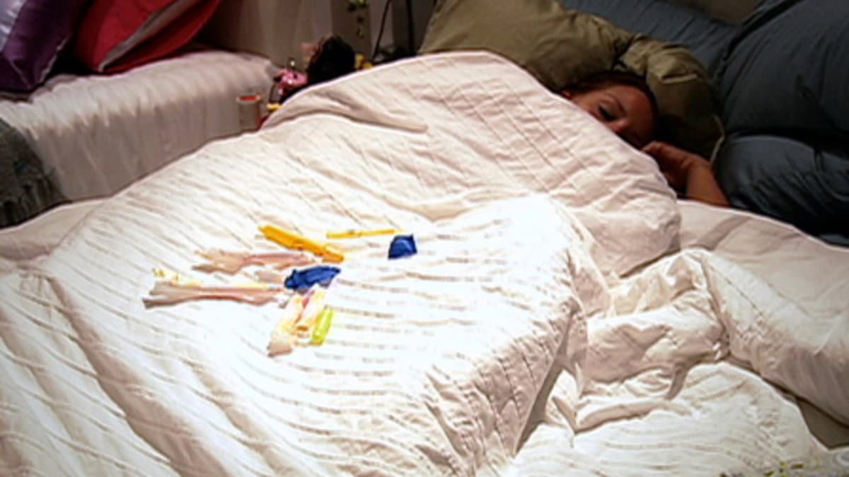 Still from Threesomes A Crowd