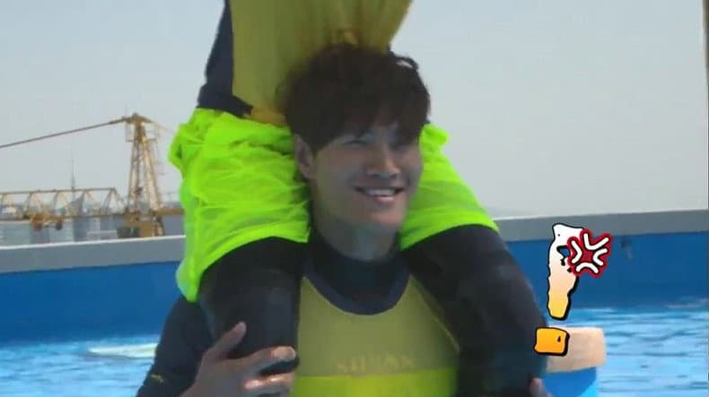 Still from Running Man VS Law of The Jungle