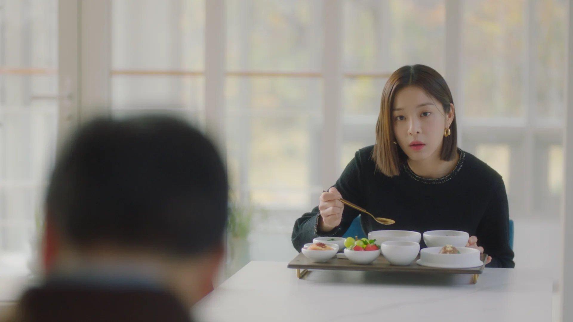 Still from Don't try this fake relationship, try a real relationship