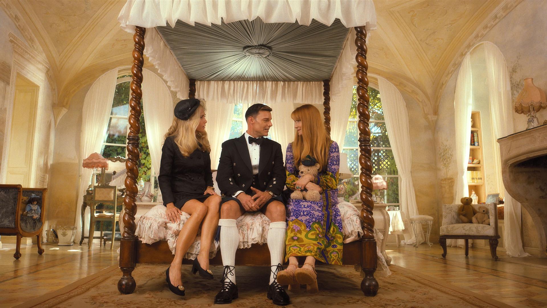 Still from Maxine Bags a Prince