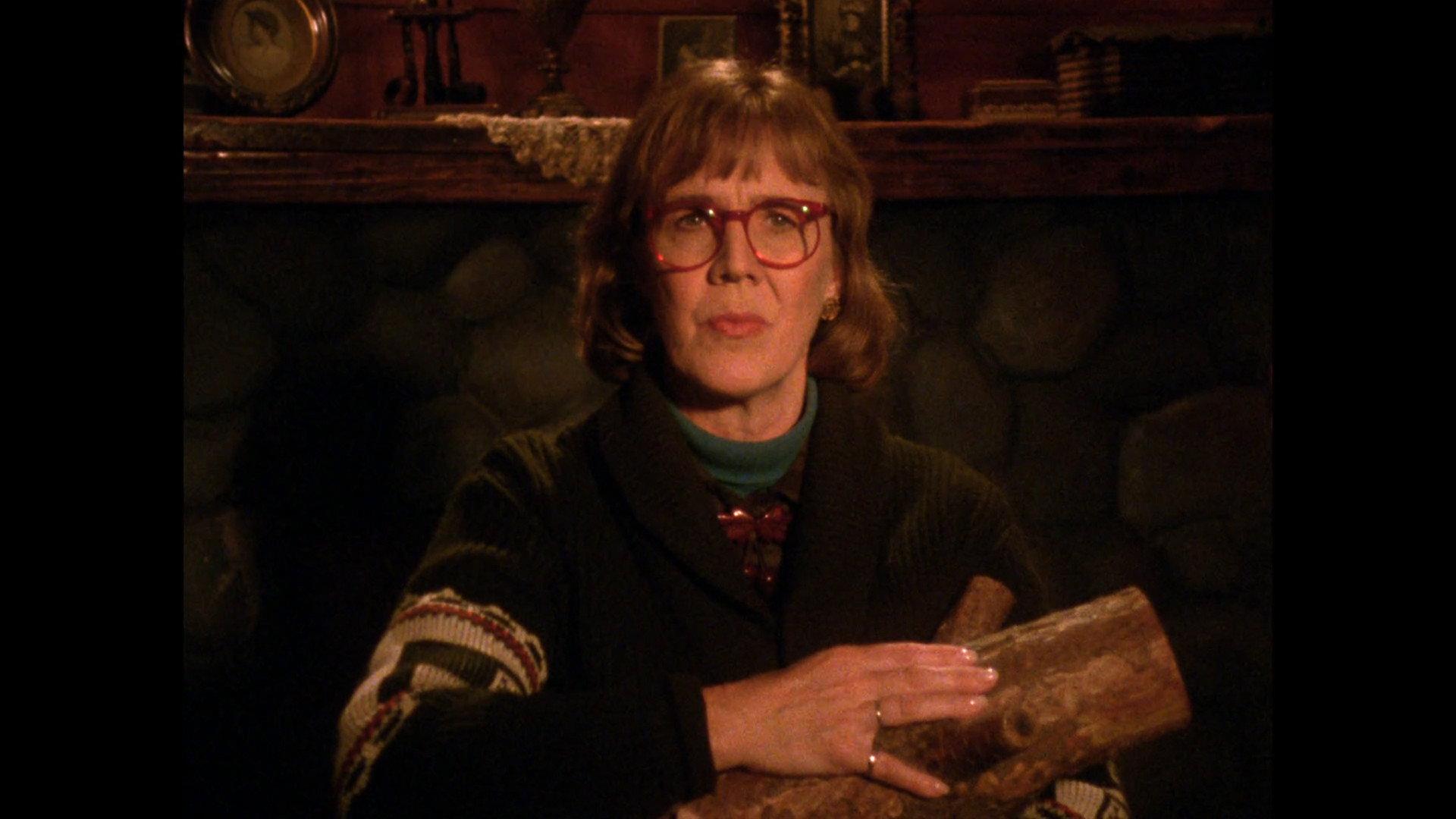 Still from Log Lady Introduction - S01E05