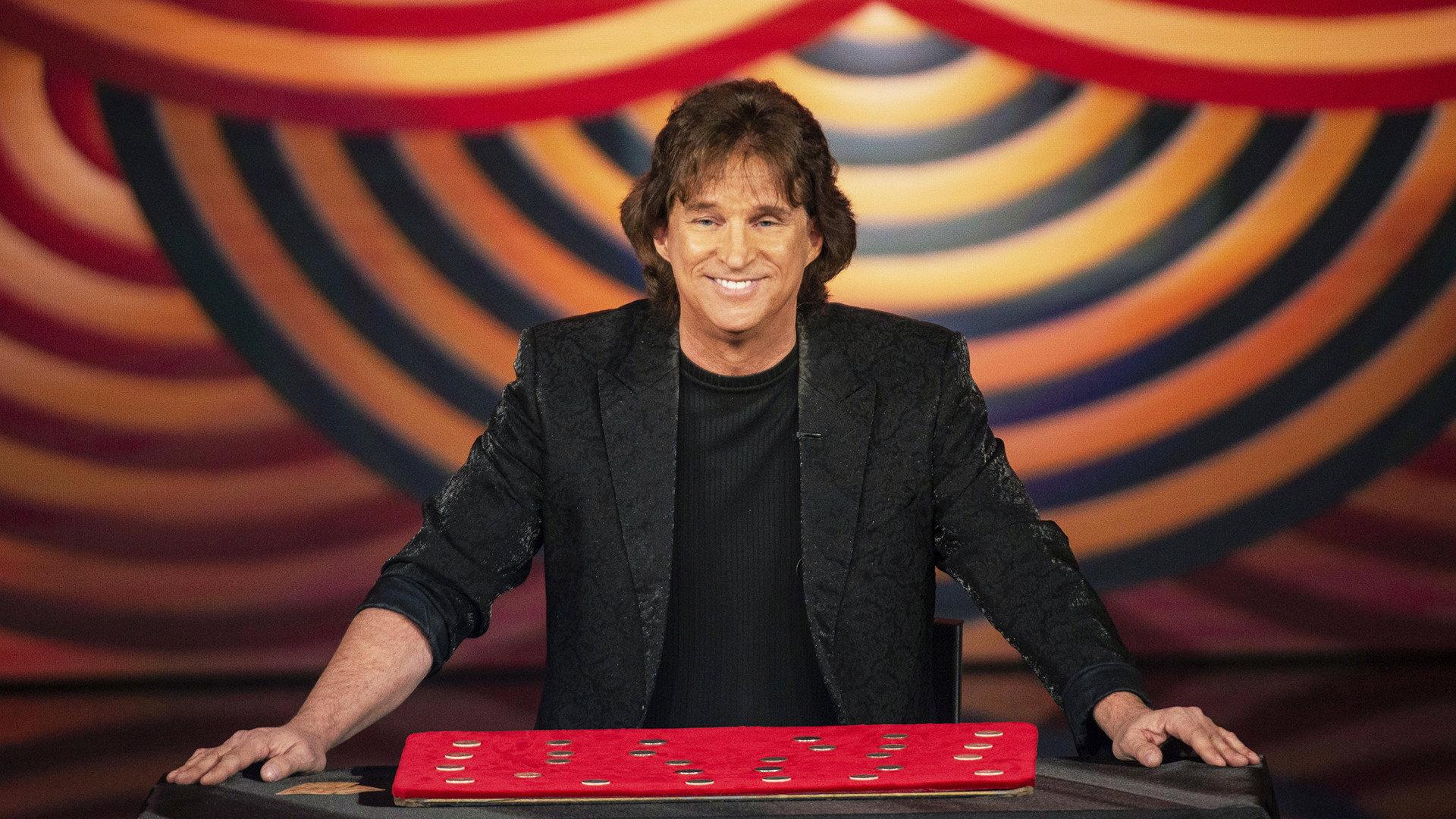 Still from Penn & Teller Go For a Spin