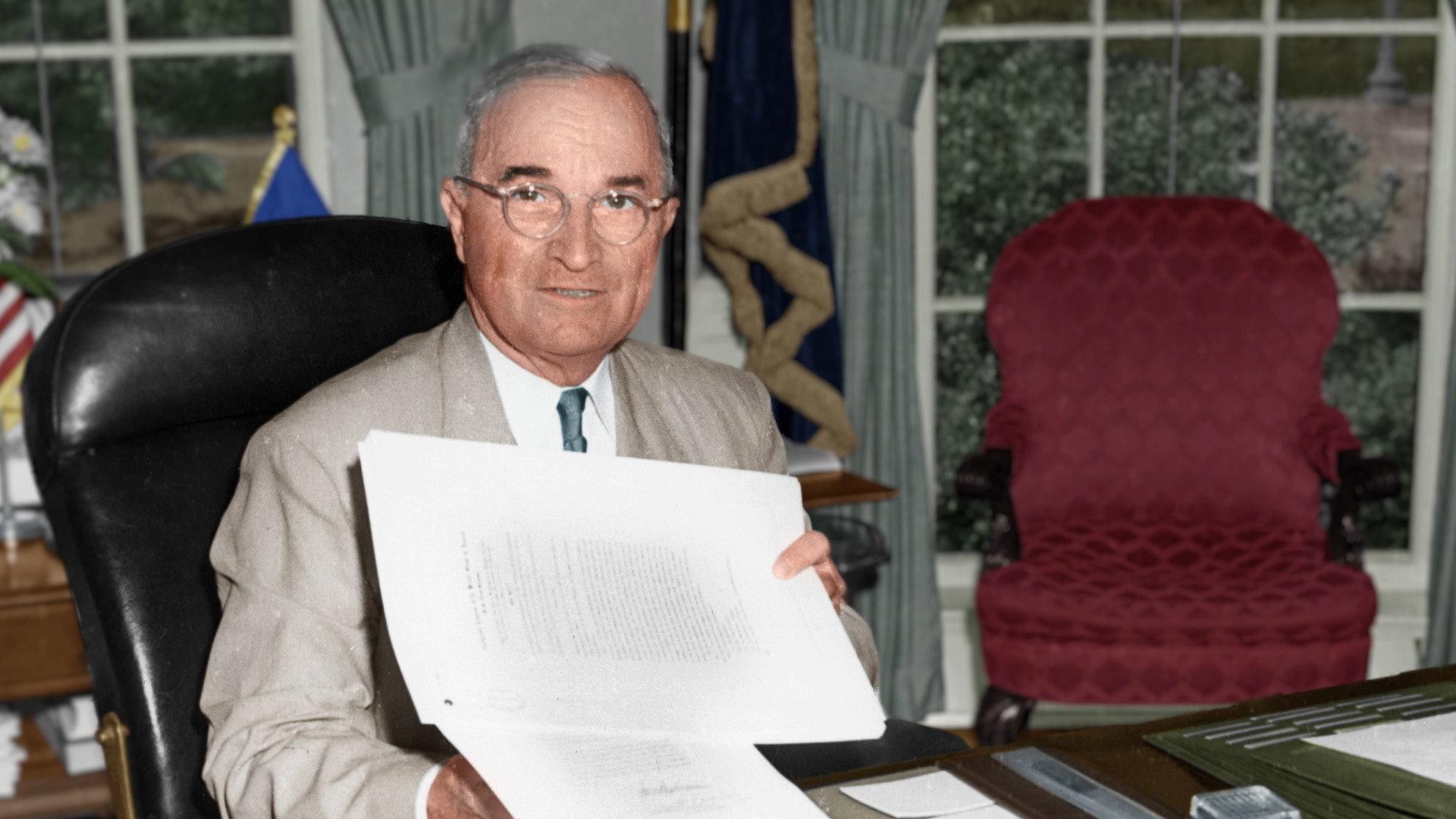Still from Aliens and the Presidents