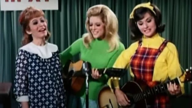 Still from The Singing Sweethearts